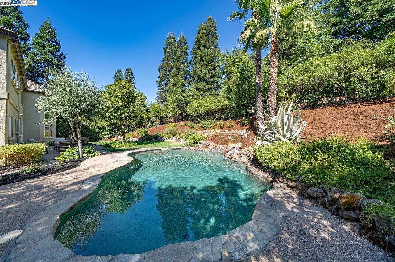 952 Gray Fox Cir