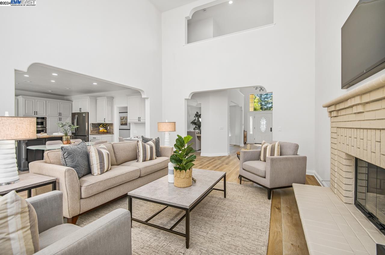 952 Gray Fox Cir