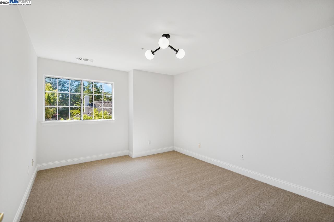 952 Gray Fox Cir