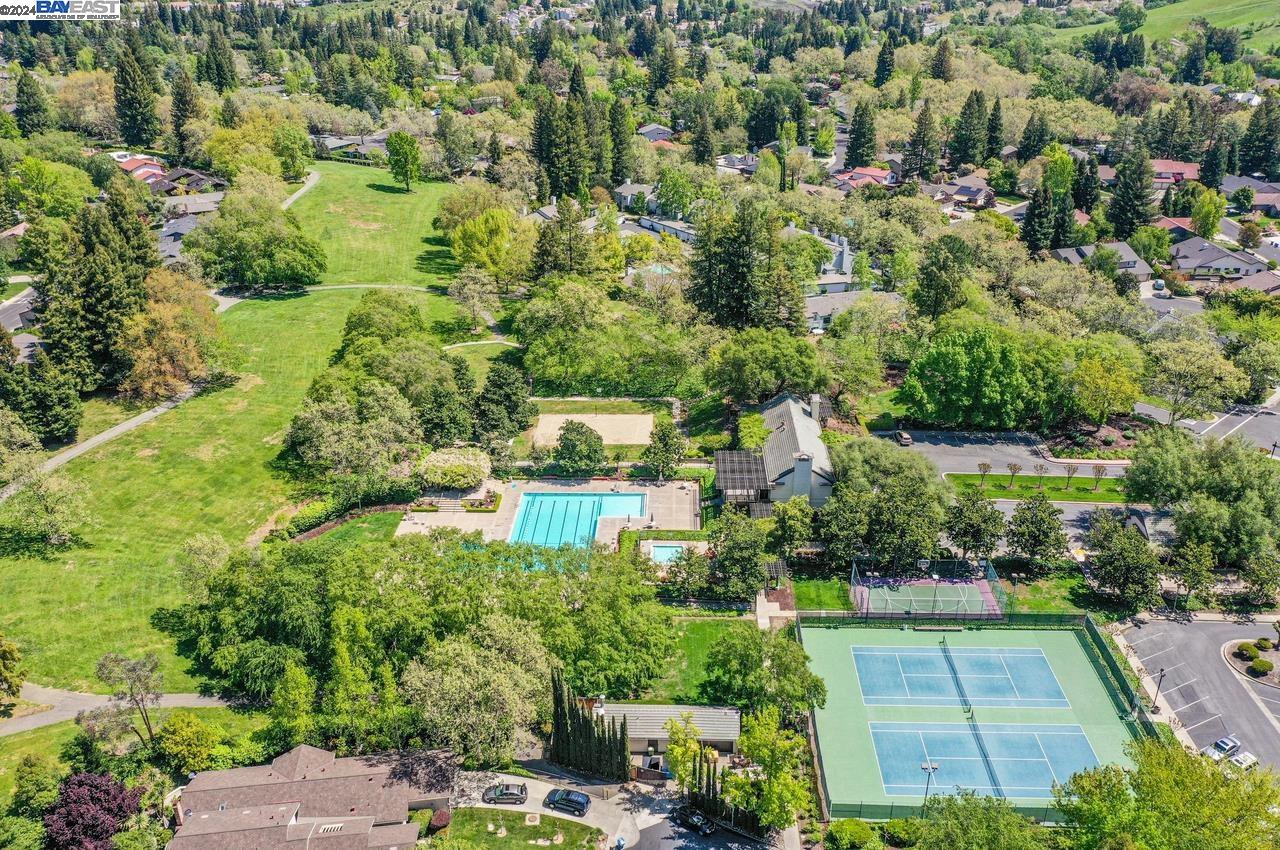124 Tweed Dr