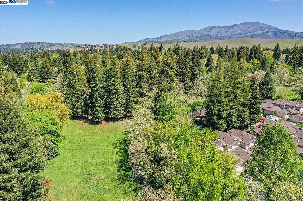 124 Tweed Dr