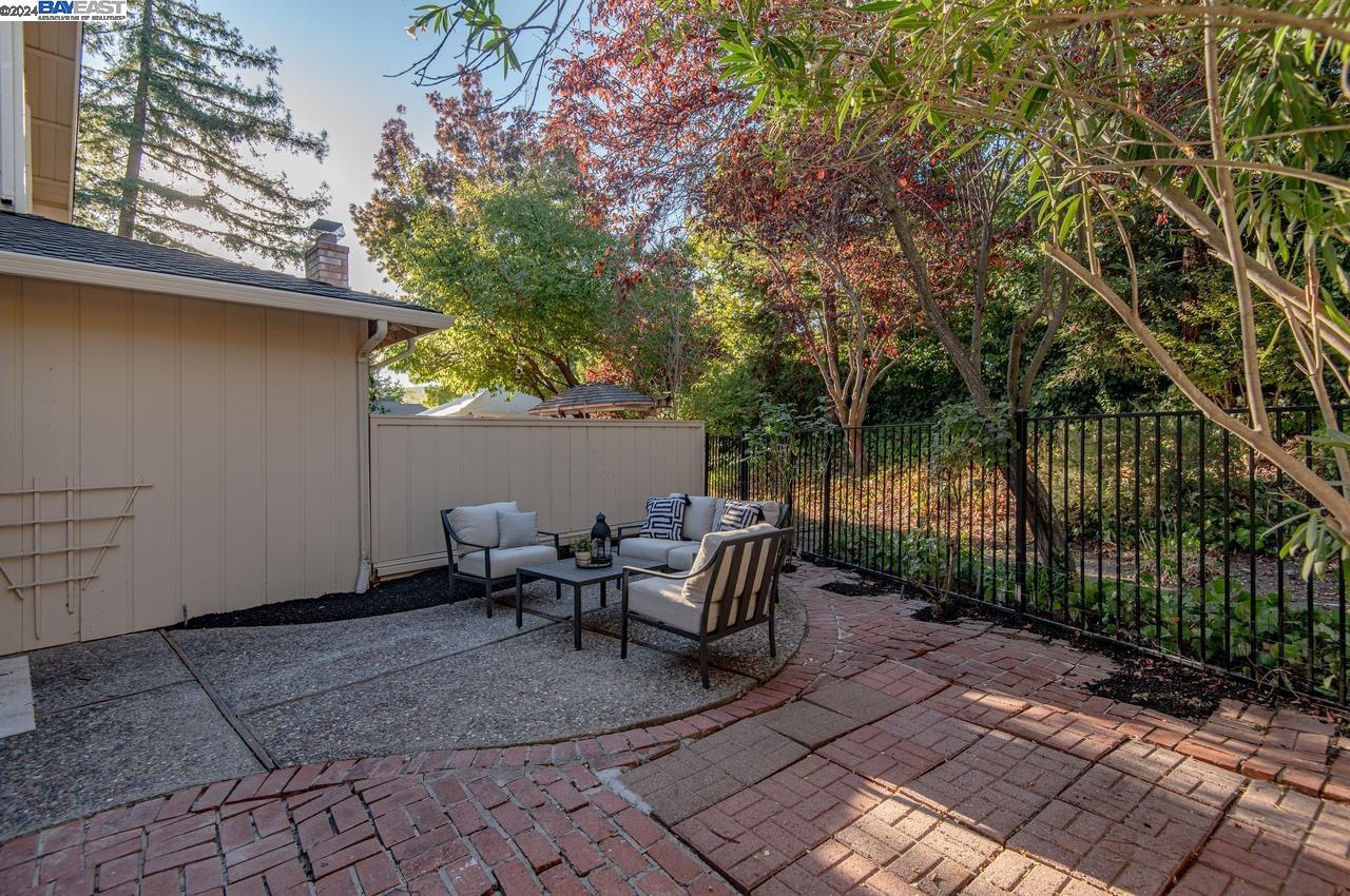 124 Tweed Dr