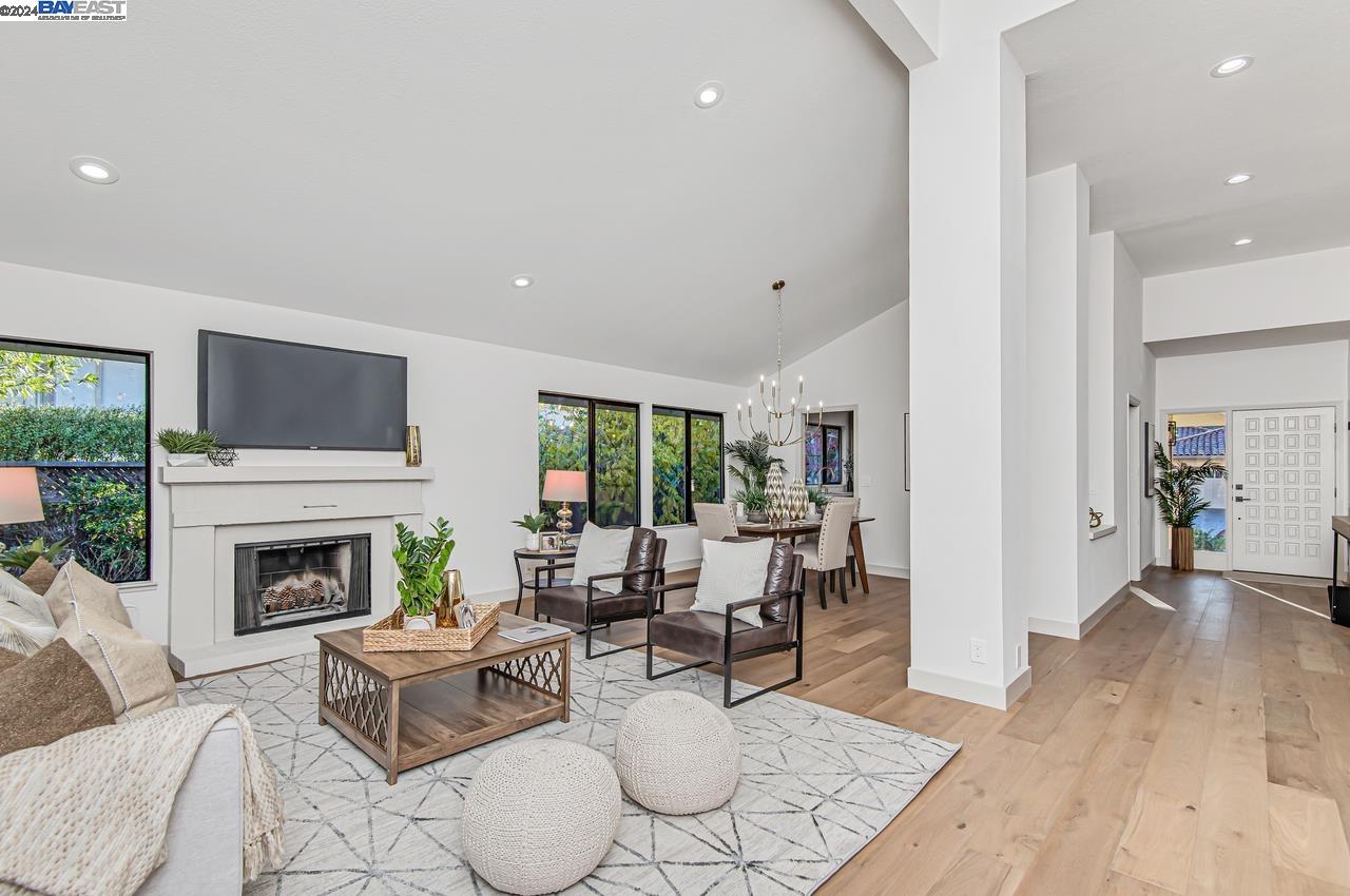324 Live Oak Dr