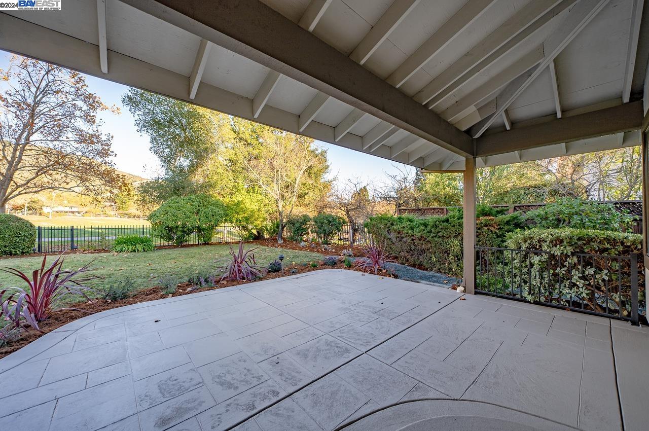 324 Live Oak Dr