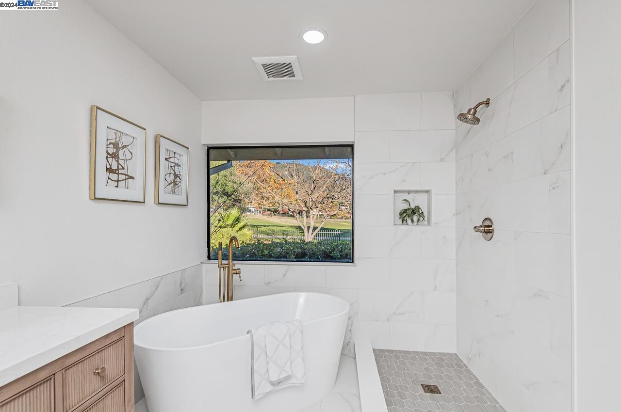324 Live Oak Dr