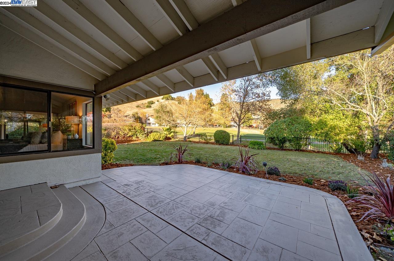 324 Live Oak Dr