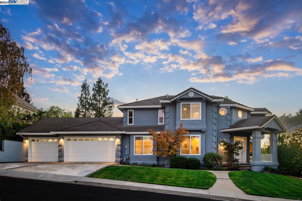 3088 Crestablanca Dr