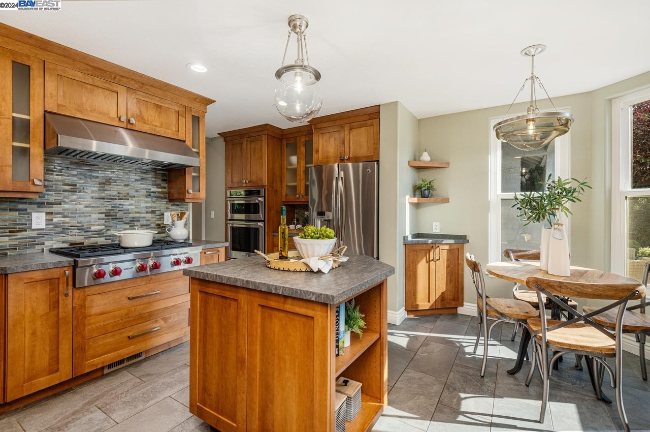 3088 Crestablanca Dr