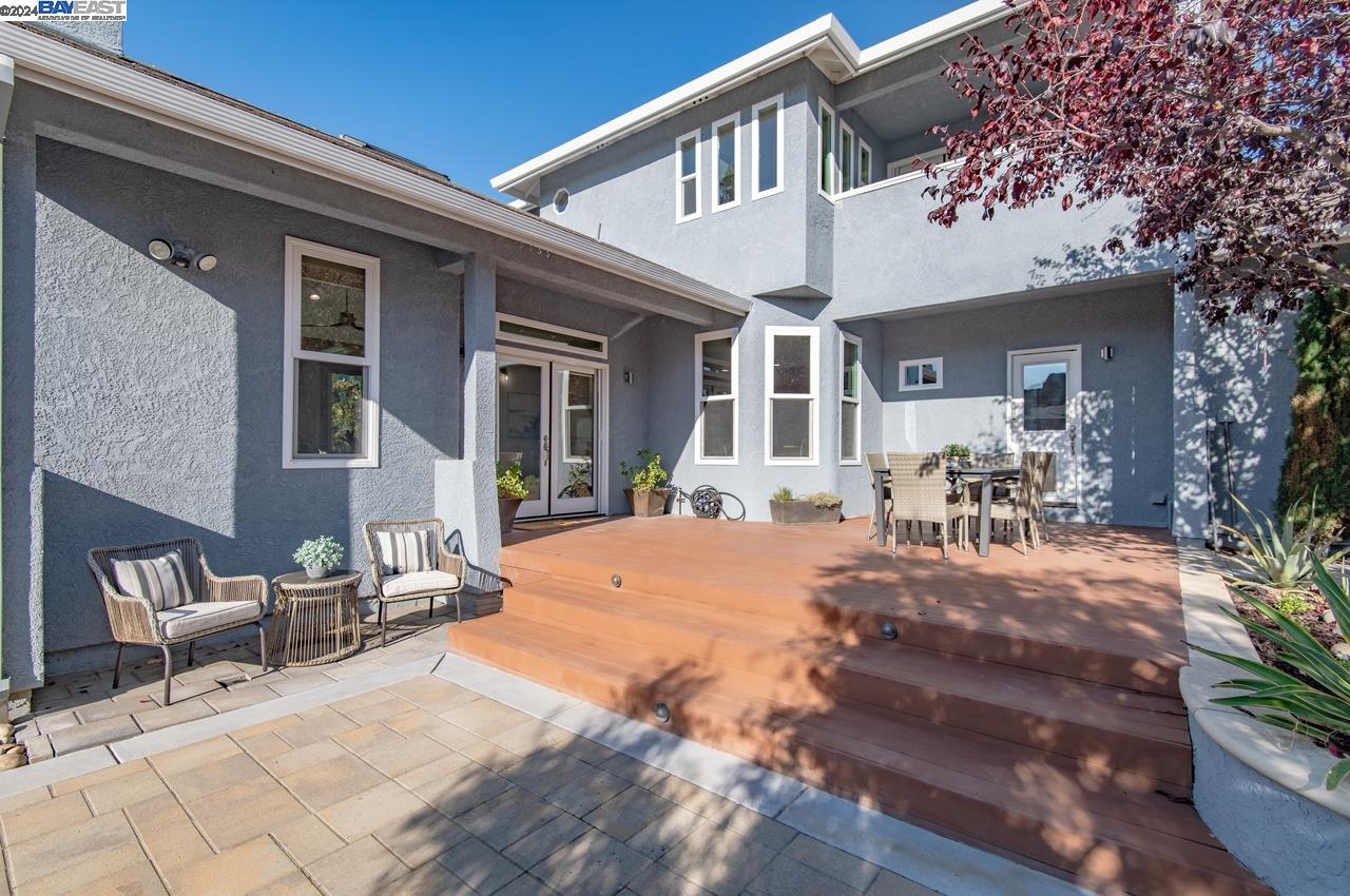 3088 Crestablanca Dr
