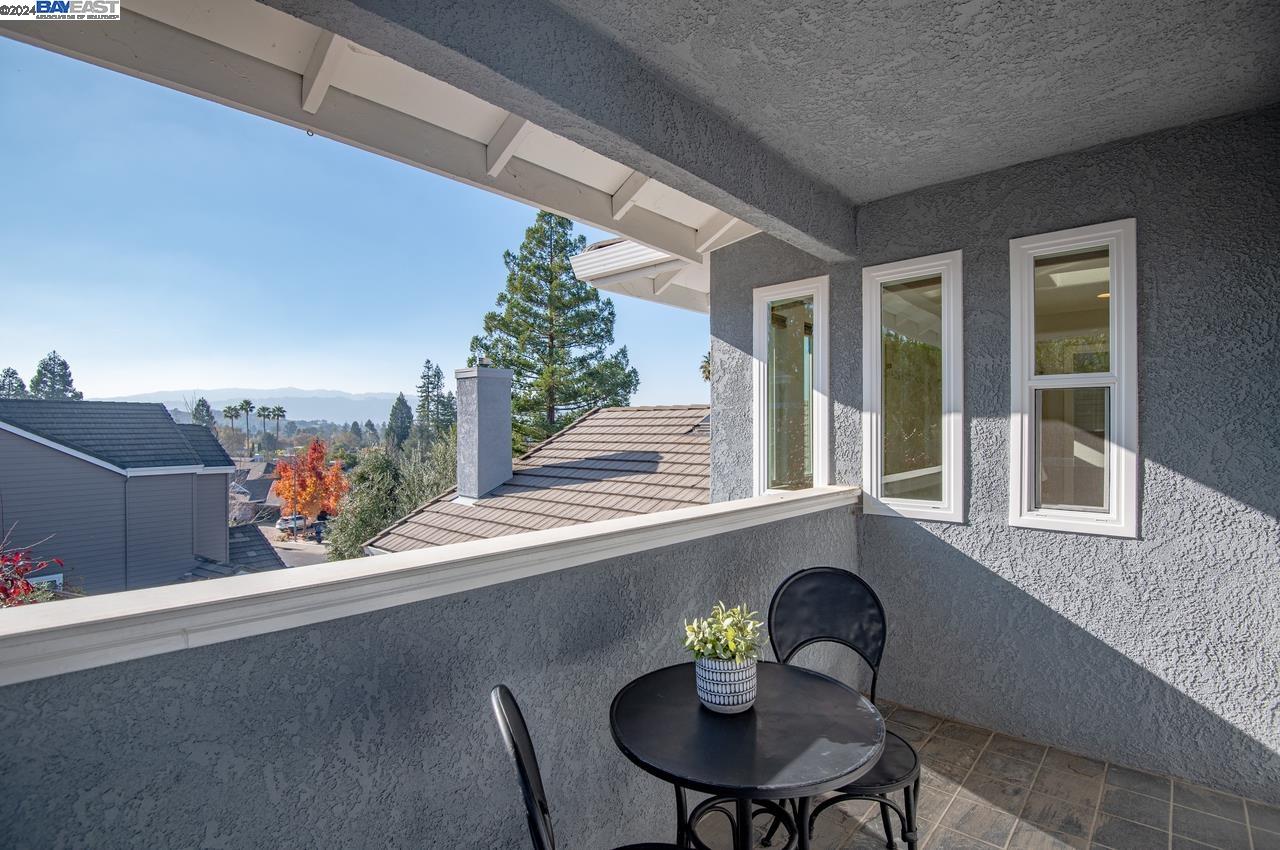 3088 Crestablanca Dr