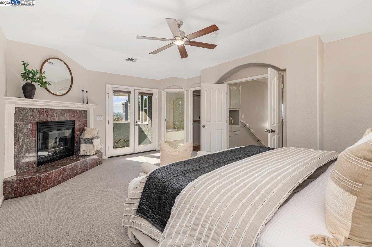 3088 Crestablanca Dr
