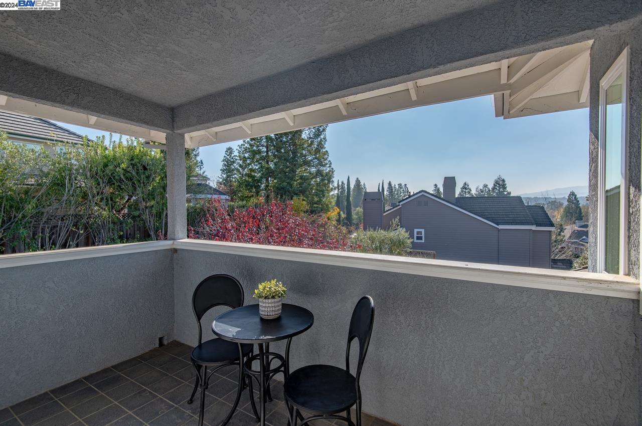3088 Crestablanca Dr