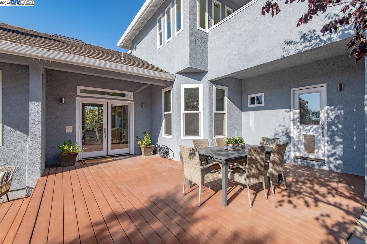 3088 Crestablanca Dr