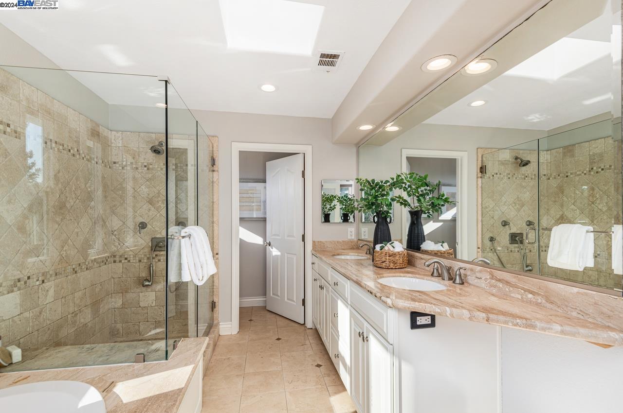 3088 Crestablanca Dr