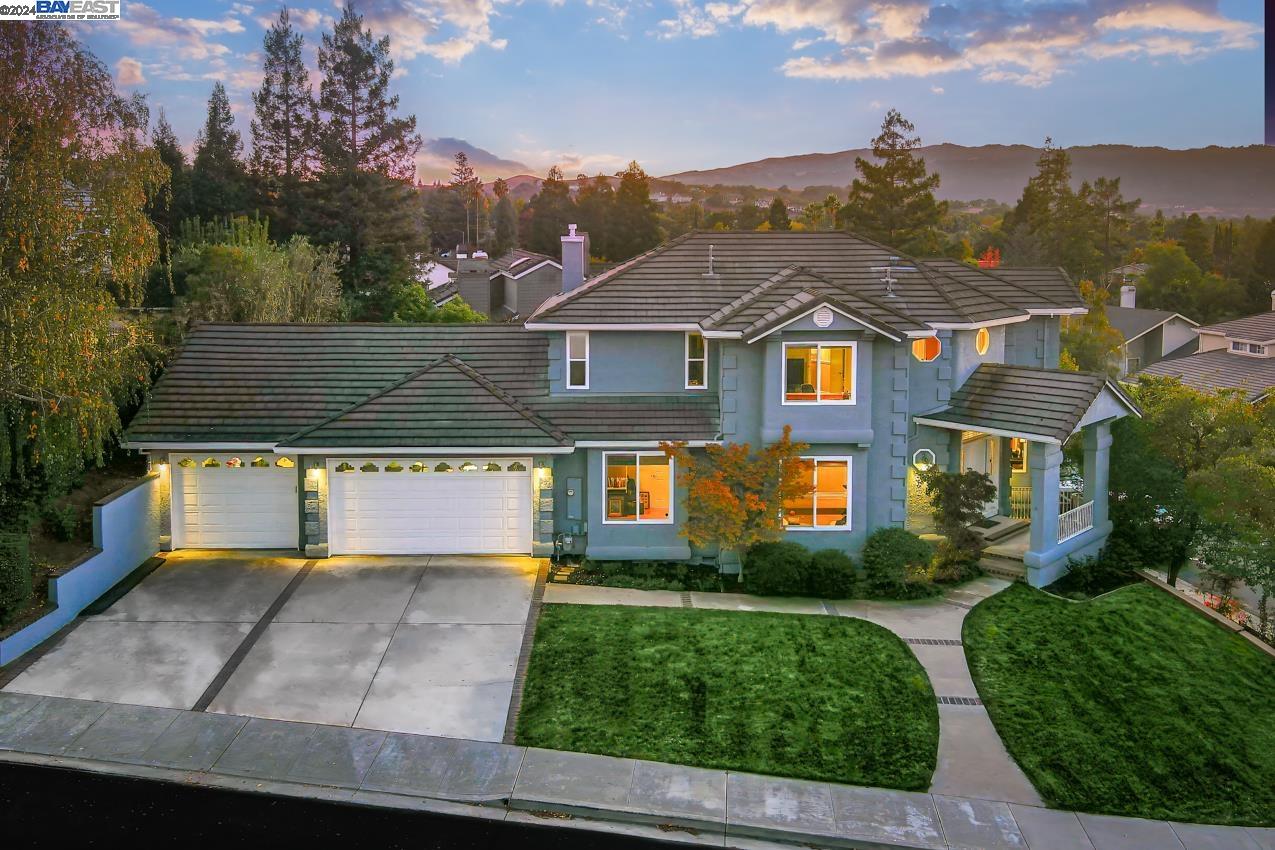 3088 Crestablanca Dr