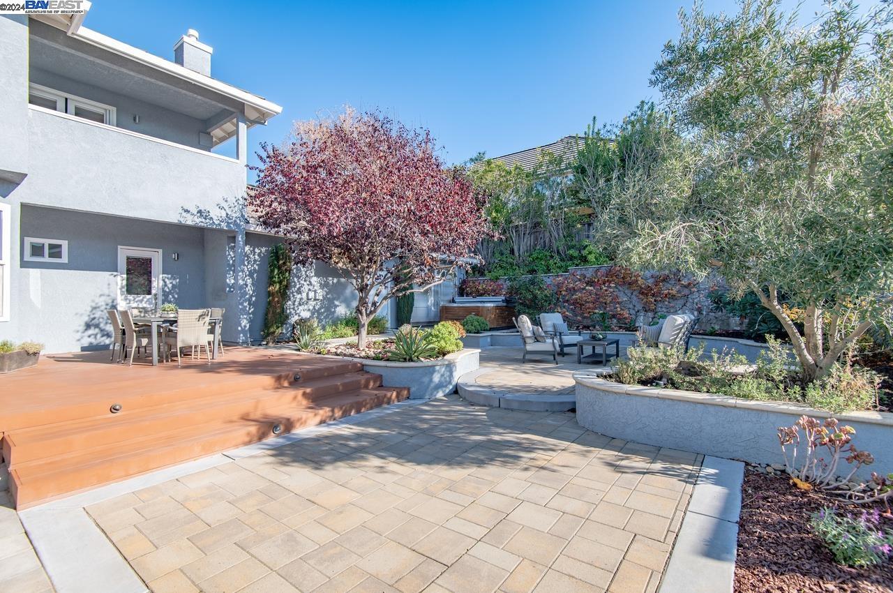 3088 Crestablanca Dr
