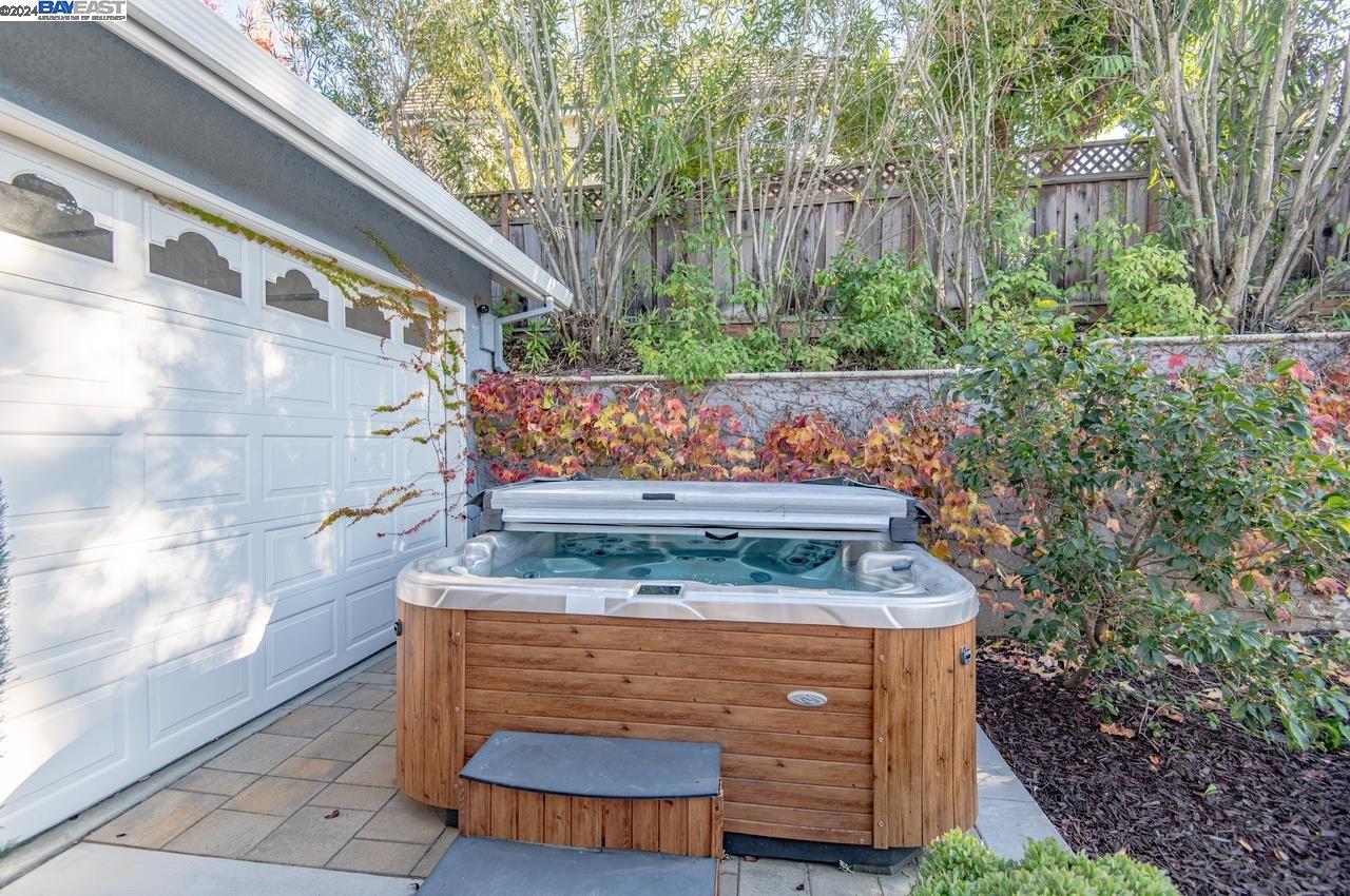 3088 Crestablanca Dr