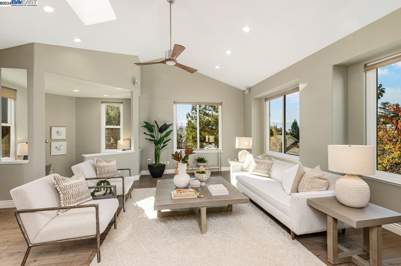 3088 Crestablanca Dr