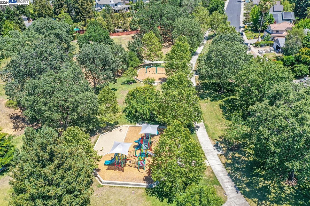 3088 Crestablanca Dr