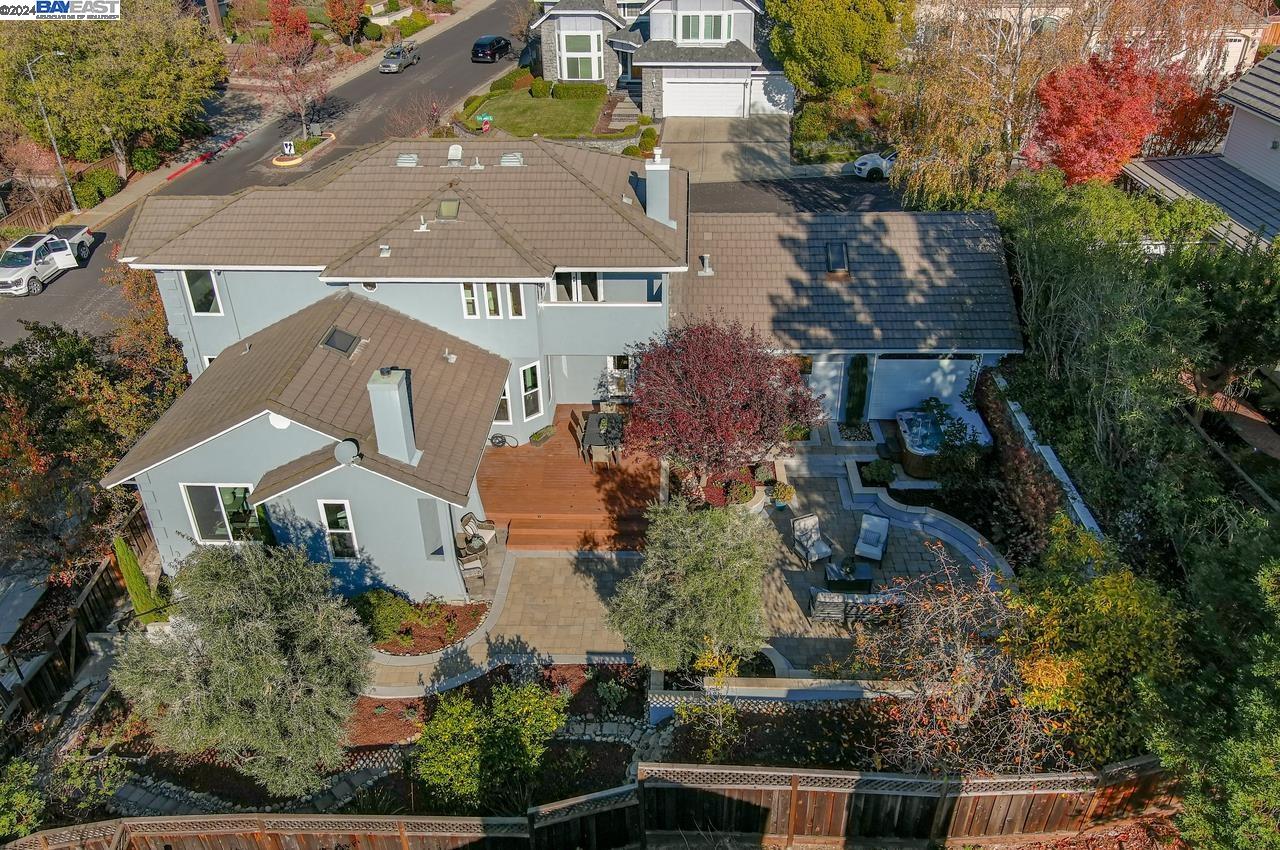 3088 Crestablanca Dr