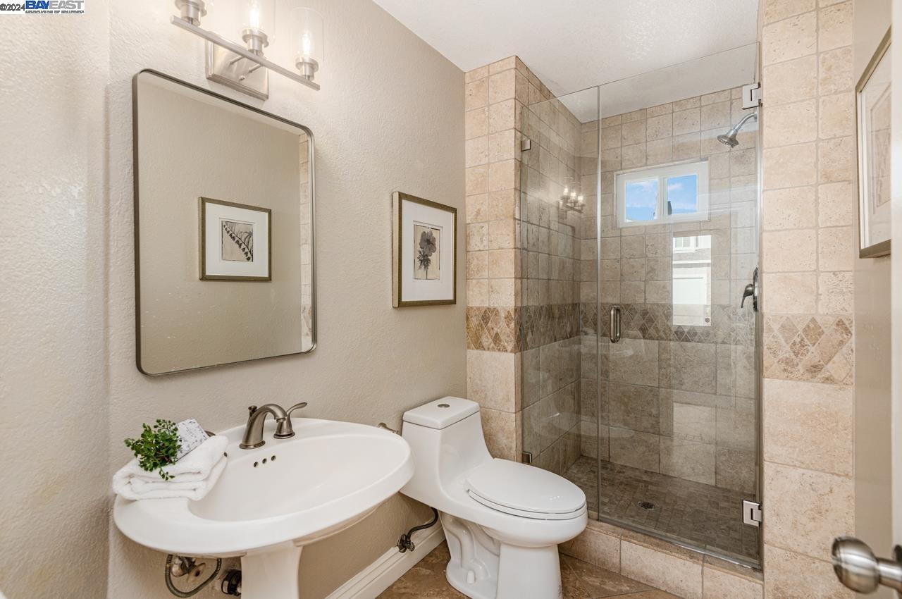 3088 Crestablanca Dr