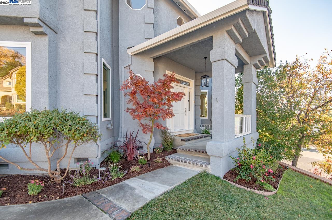 3088 Crestablanca Dr
