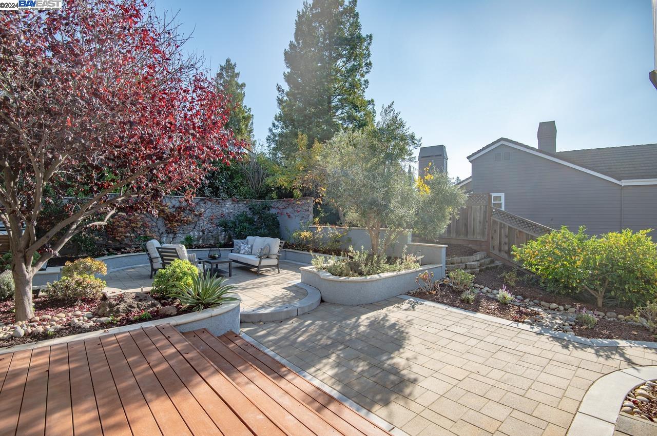 3088 Crestablanca Dr