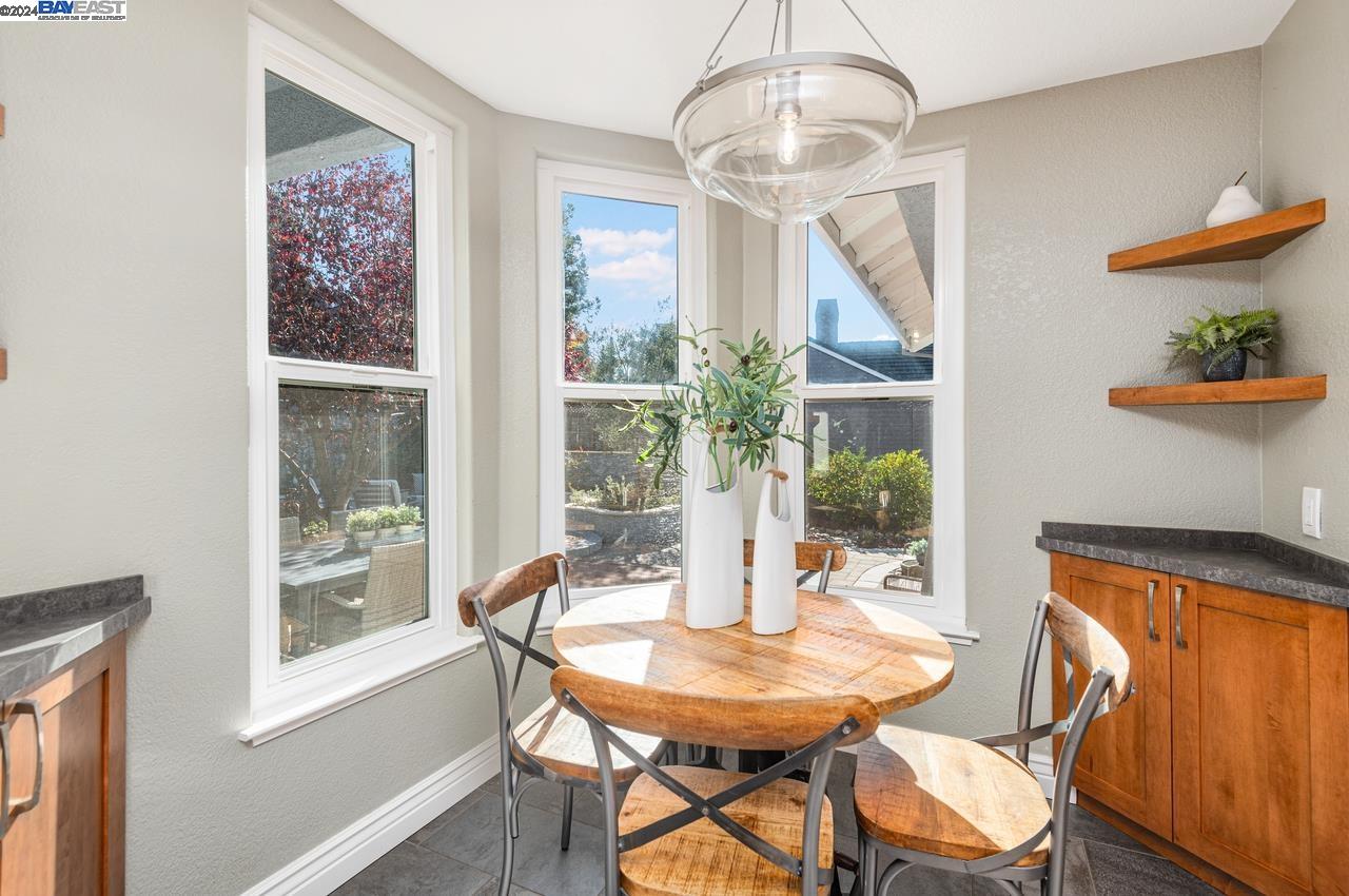 3088 Crestablanca Dr