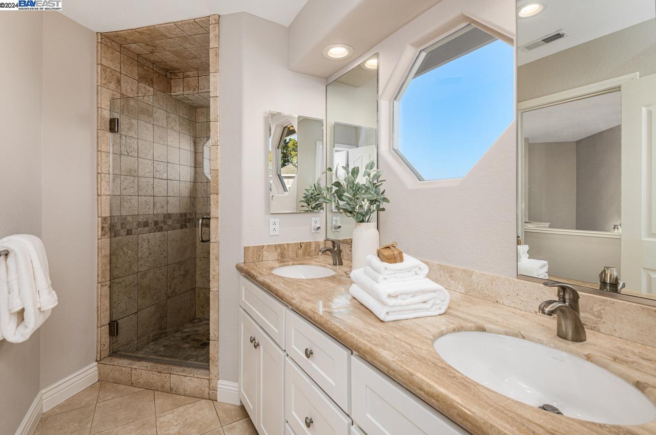 3088 Crestablanca Dr