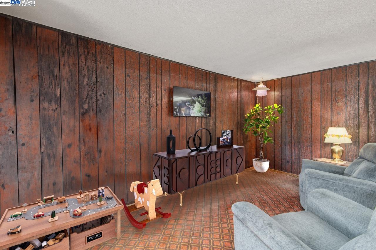 6829 Adobe Ct