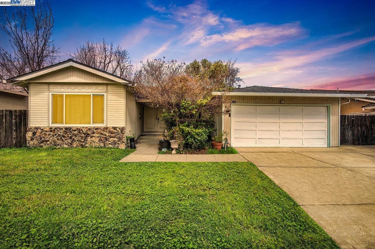 6829 Adobe Ct