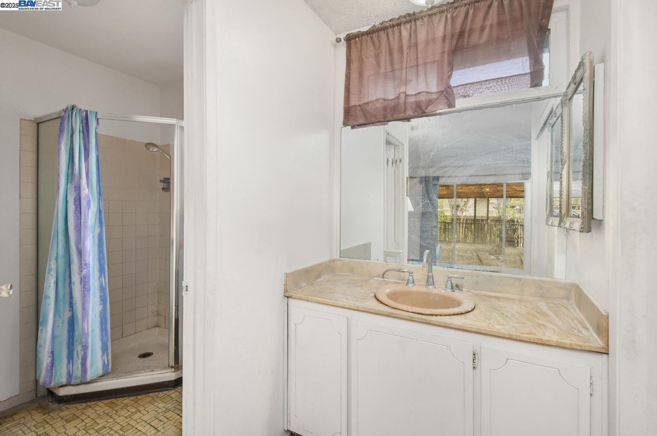 6829 Adobe Ct