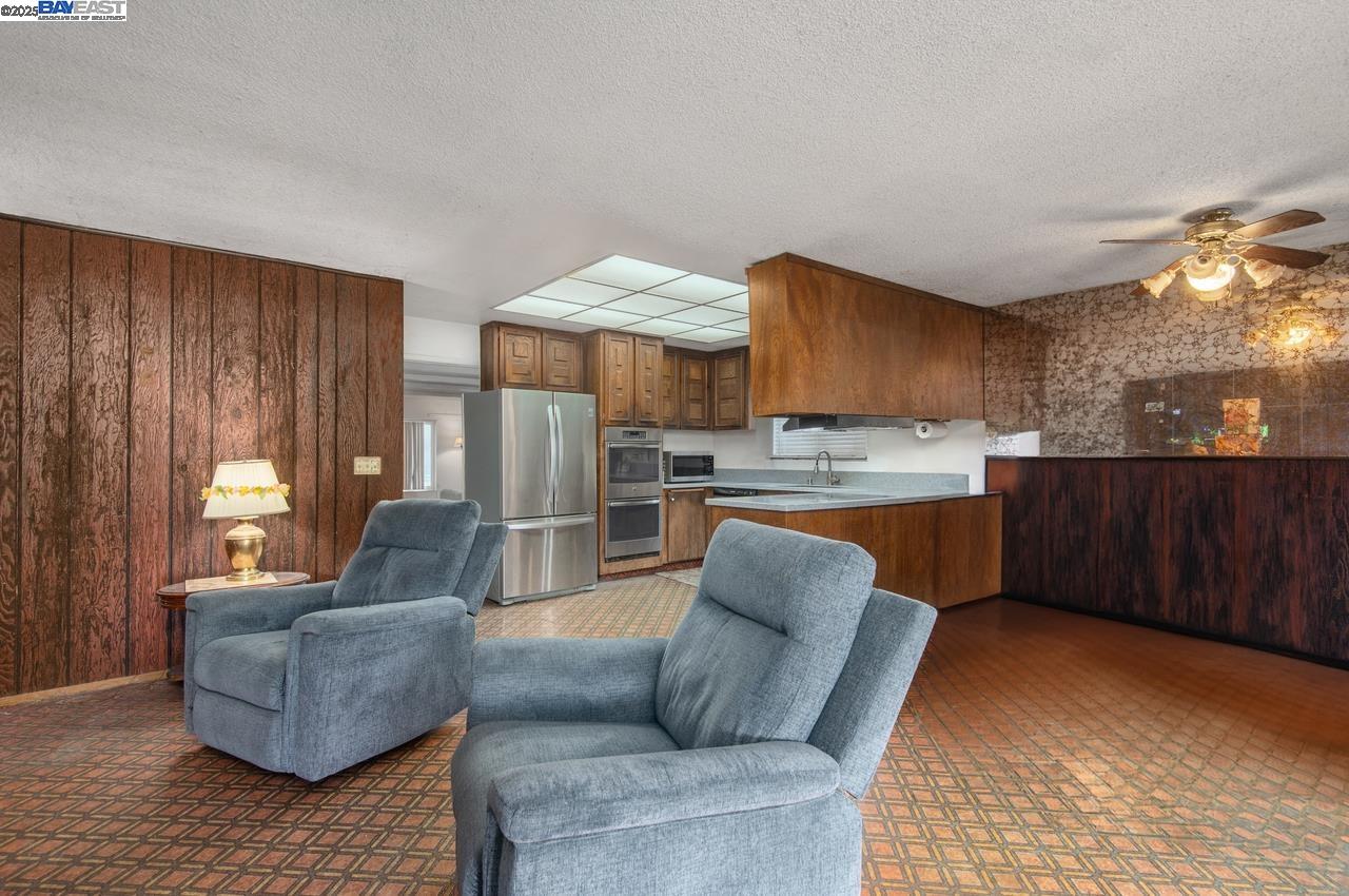 6829 Adobe Ct