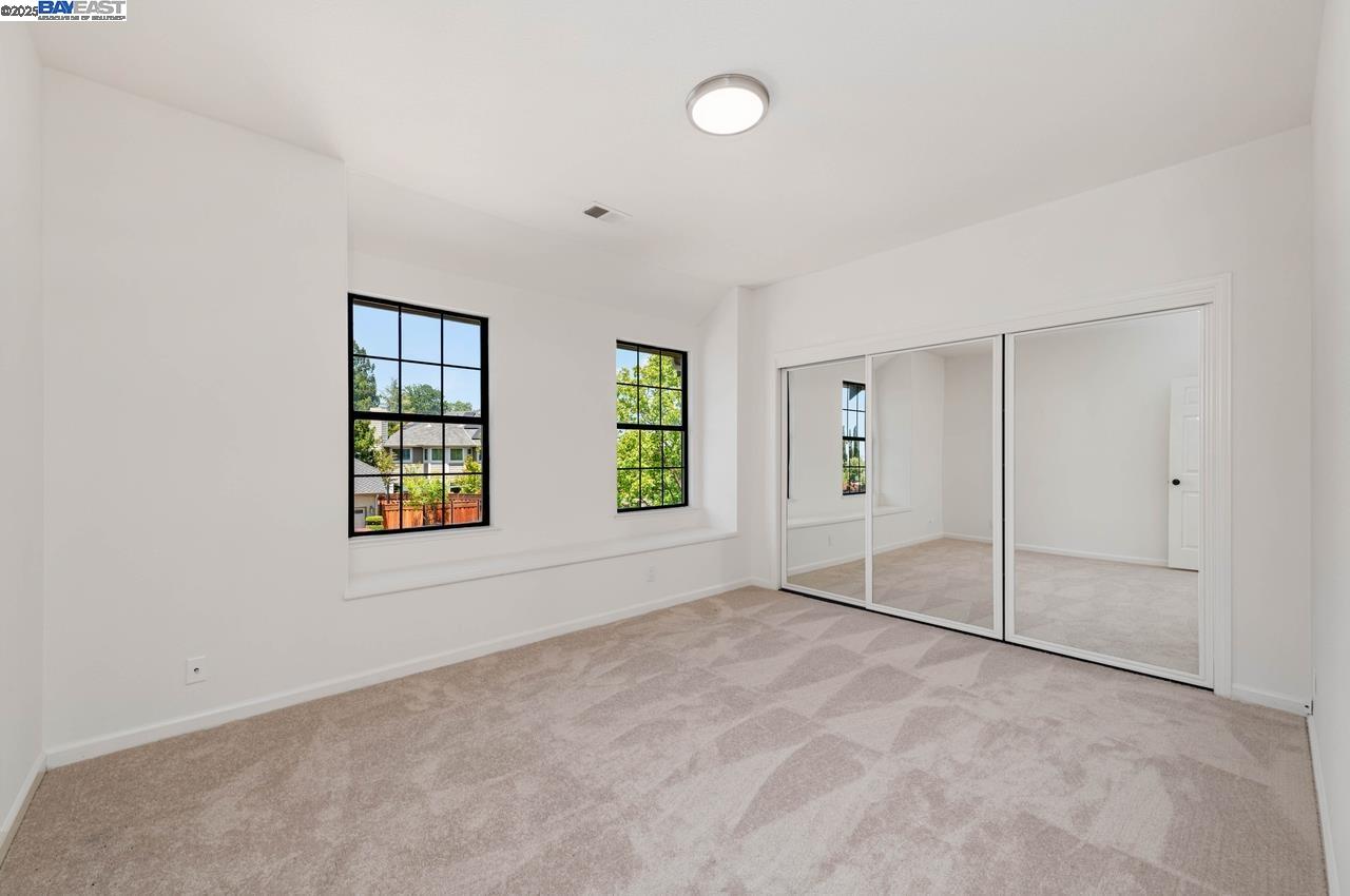 942 Finovino Ct