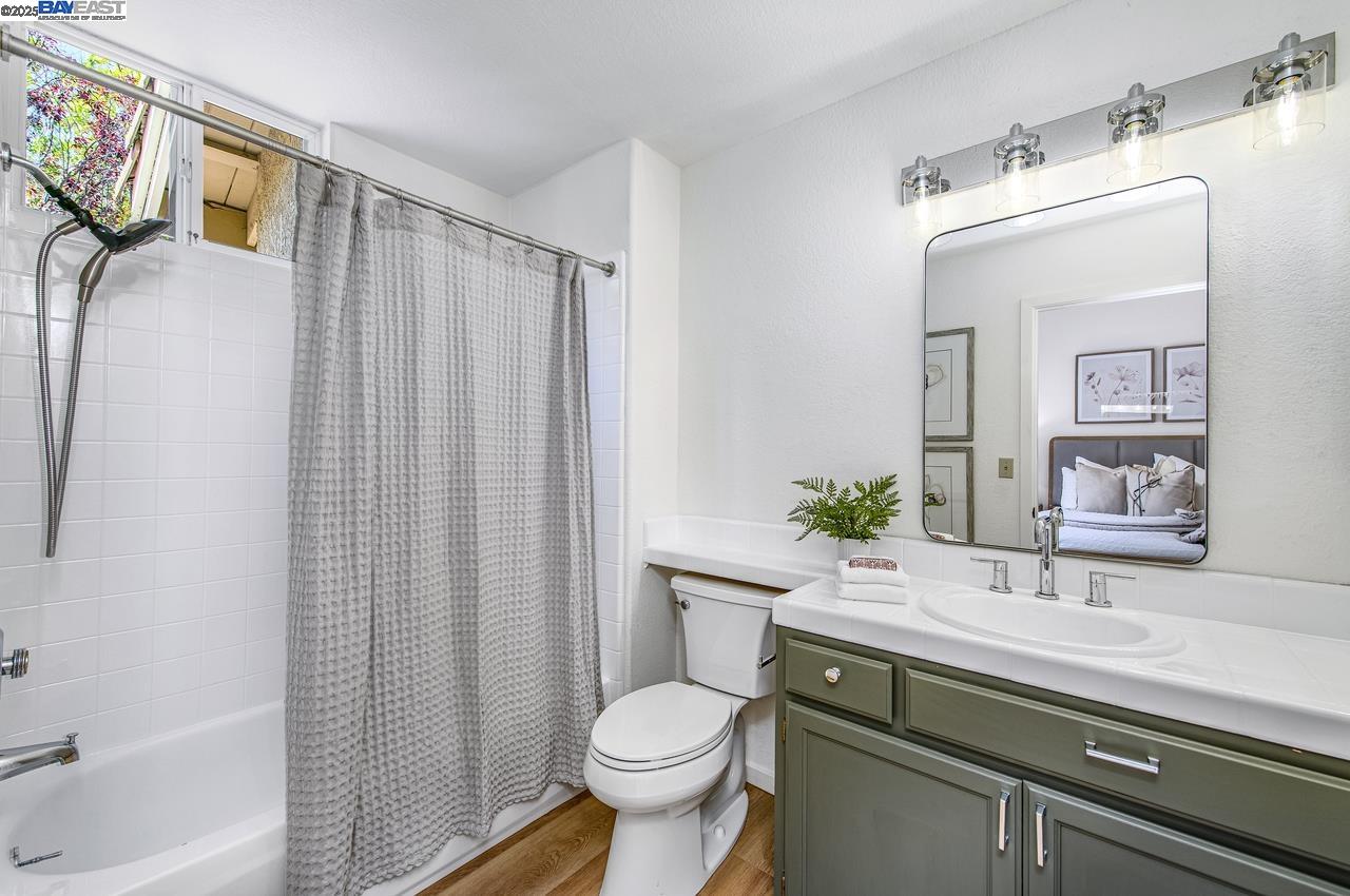 3650 Locke Ct