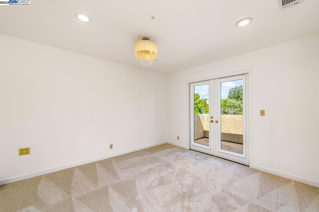 3650 Locke Ct