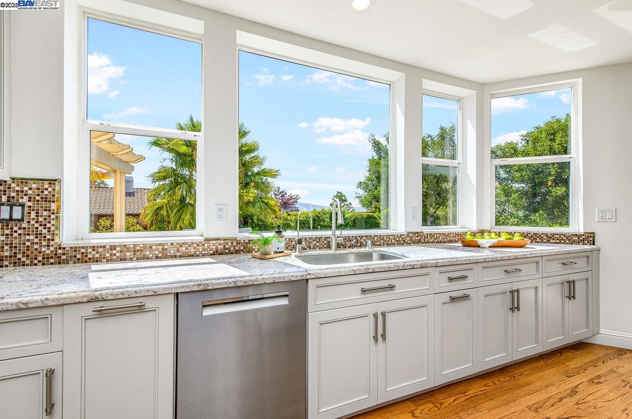 3650 Locke Ct