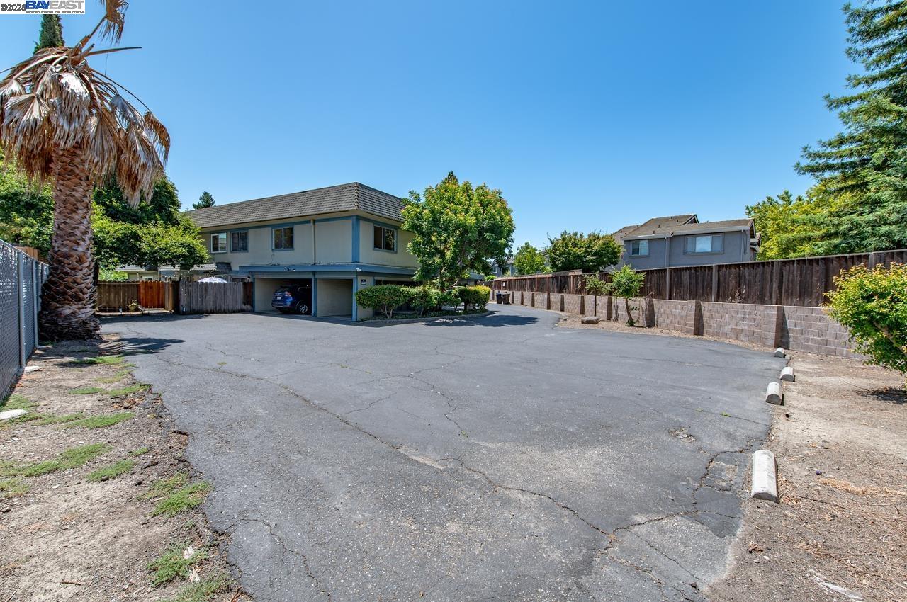 4327 Fairlands Dr
