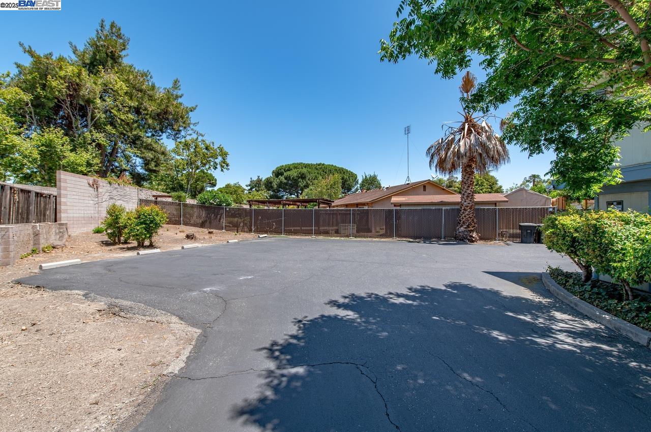 4327 Fairlands Dr