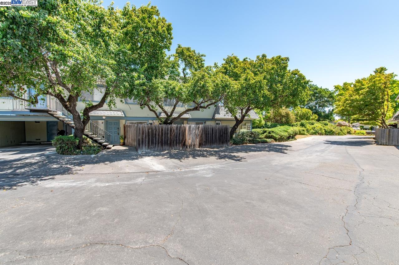 4327 Fairlands Dr