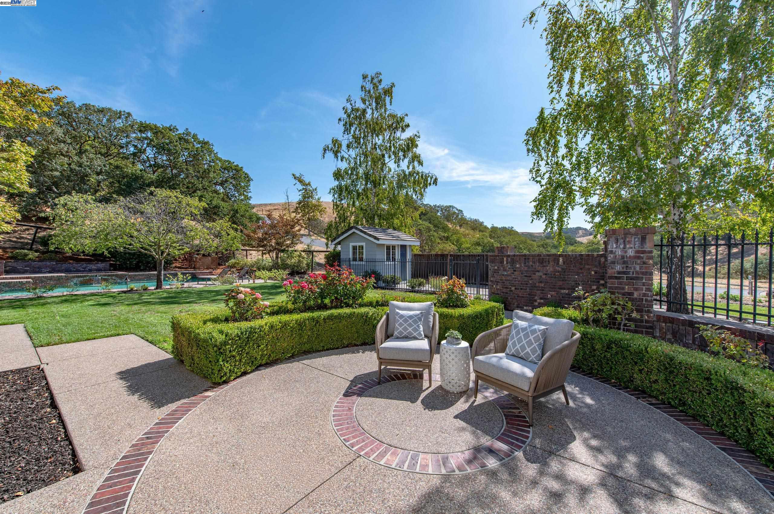 1398 Benedict Ct