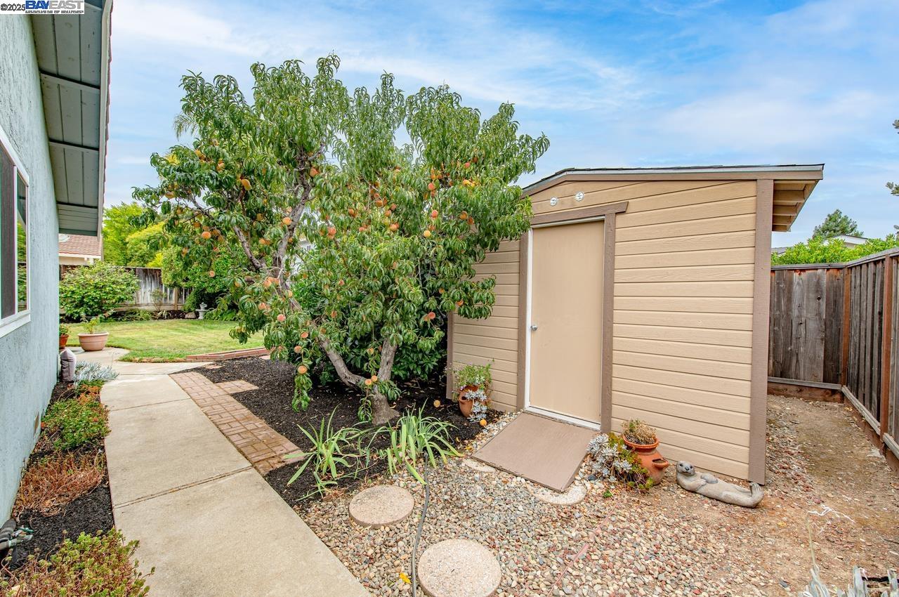 7867 Fairoaks Dr