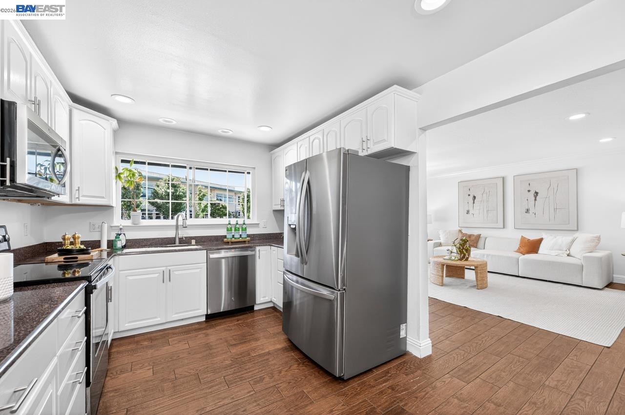 6857 Penn Dr