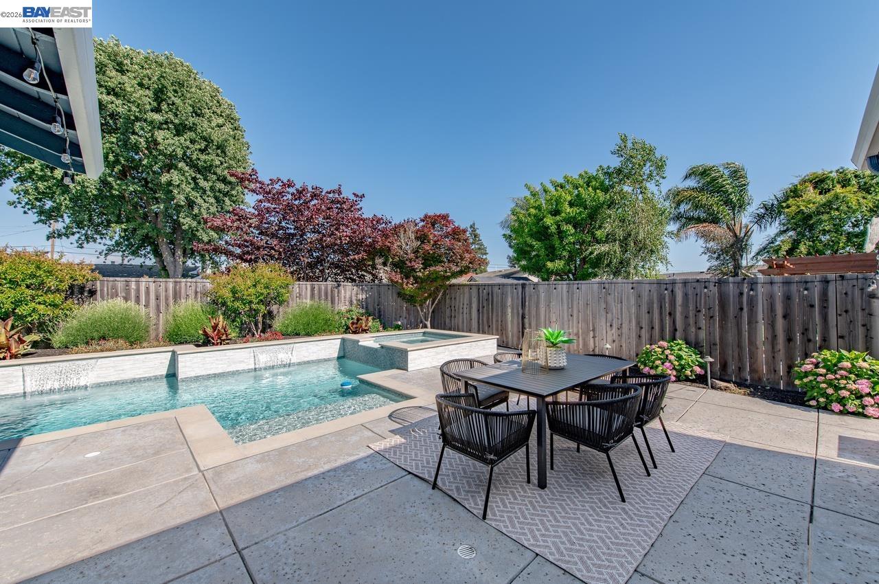 6857 Penn Dr