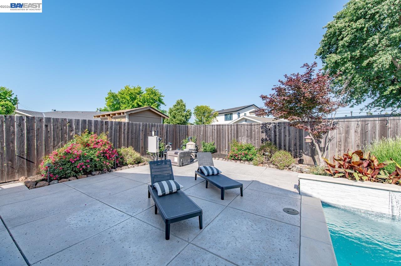 6857 Penn Dr