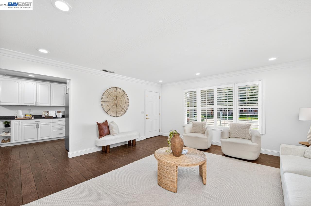 6857 Penn Dr
