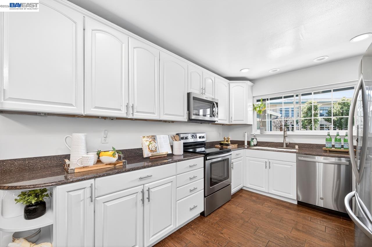6857 Penn Dr