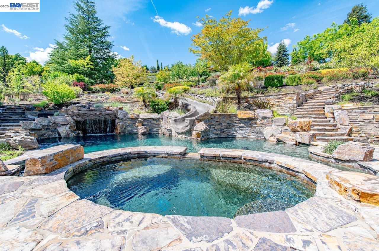 862 Gray Fox Cir