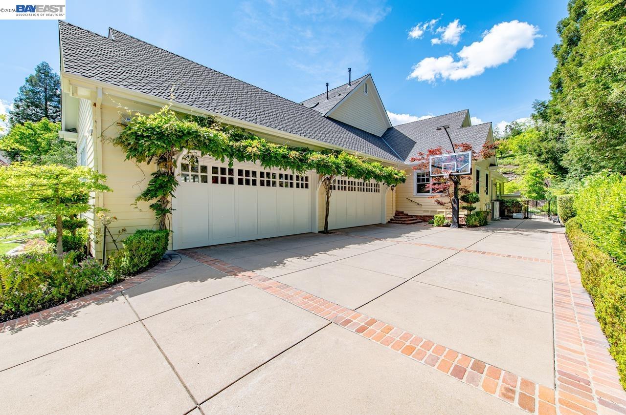 862 Gray Fox Cir