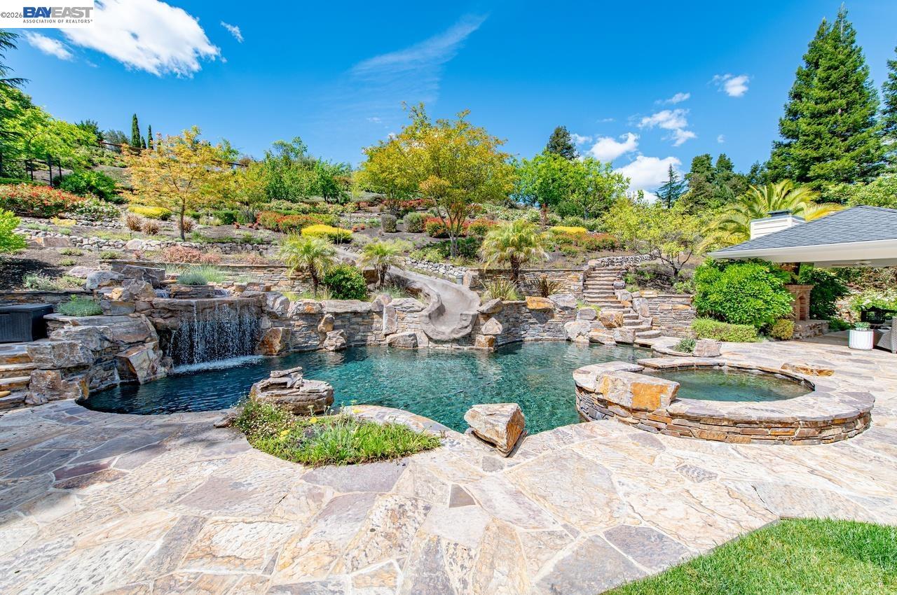 862 Gray Fox Cir